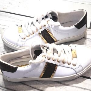 GBG Los Angeles White & Brown Low-Top Fashion Sneakers